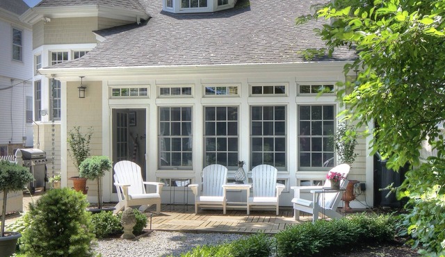 Beautiful home in NEWPORT near water, walk to town