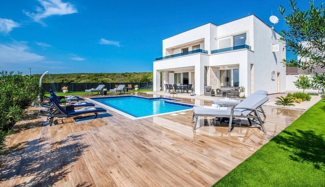 Beautiful home in Novalja