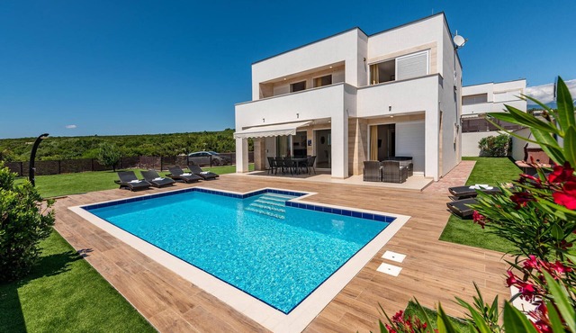 Beautiful home in Novalja