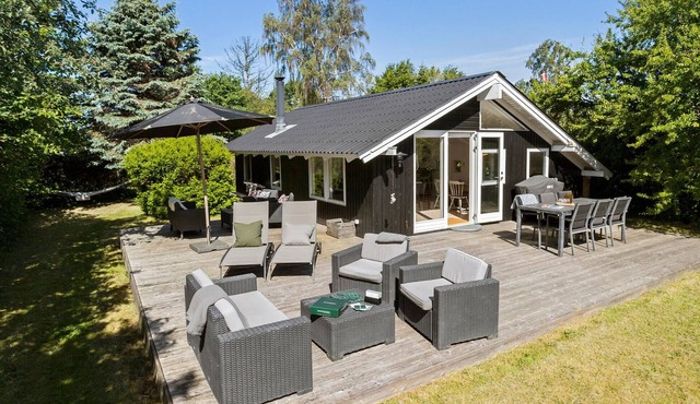 Beautiful home in Odder with WiFi