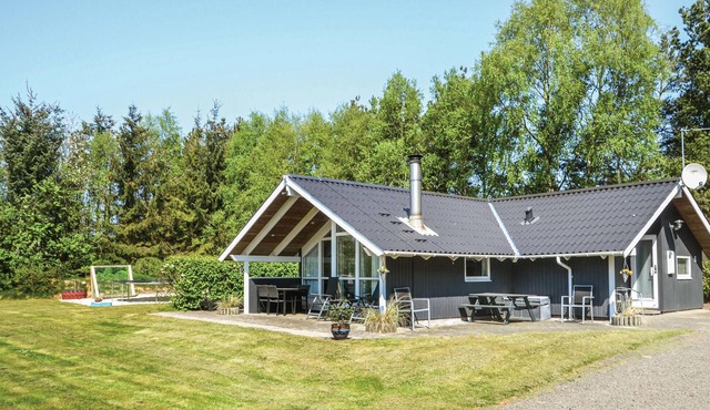 Beautiful home in Oksbøl with sauna