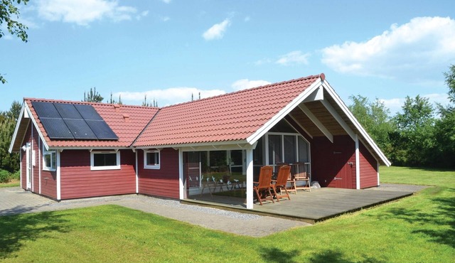 Beautiful home in Oksbøl with sauna