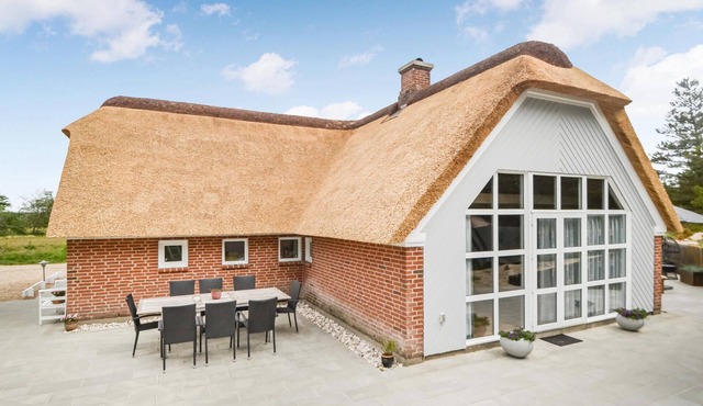 Beautiful home in Oksbøl with sauna