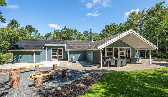 Beautiful home in Oksbøl with sauna