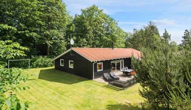 Beautiful home in Oksbøl with sauna
