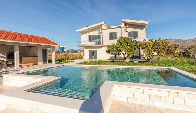Beautiful home in Opuzen with WiFi