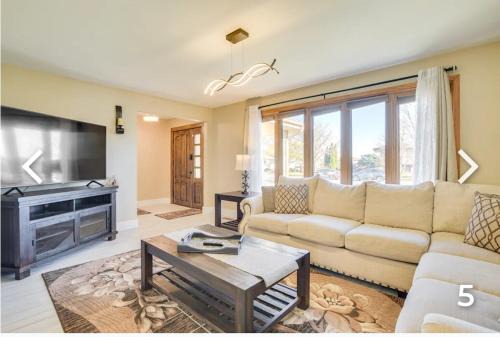 Beautiful home in Orland hills!