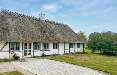 Beautiful Home In Øster Ulslev With Wifi