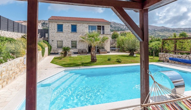 Beautiful home in Pag