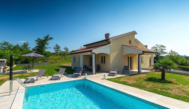 Beautiful home in Pazin with private swimming pool, can be inside or outside