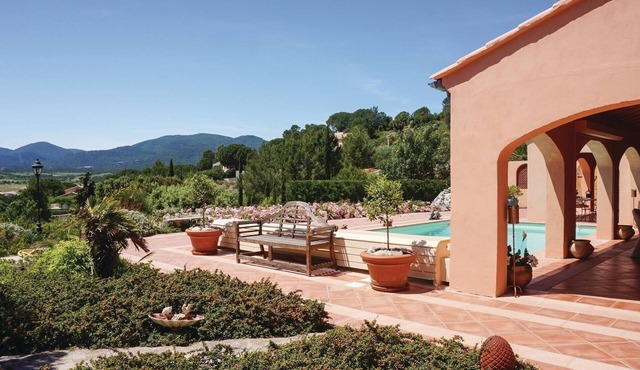 Beautiful home in Pierrerue