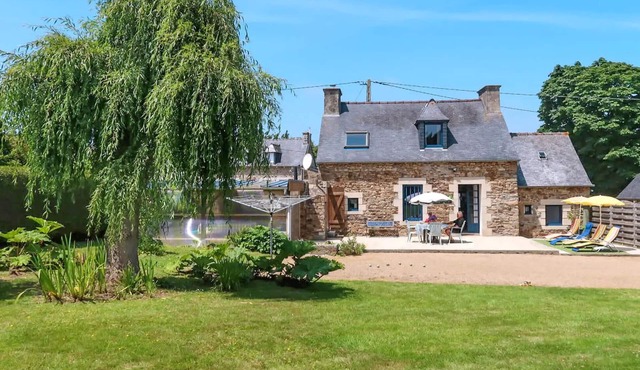 Beautiful home in Plouha with WiFi