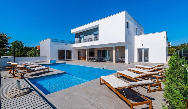 Beautiful home in Polaca with sauna