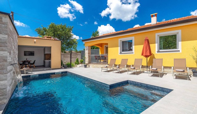 Beautiful home in Porec