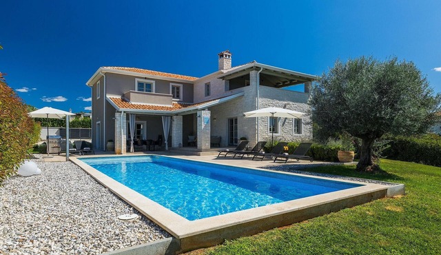 Beautiful home in Porec