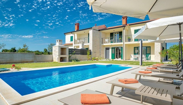 Beautiful home in Porec