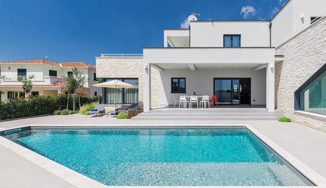 Beautiful home in Porec