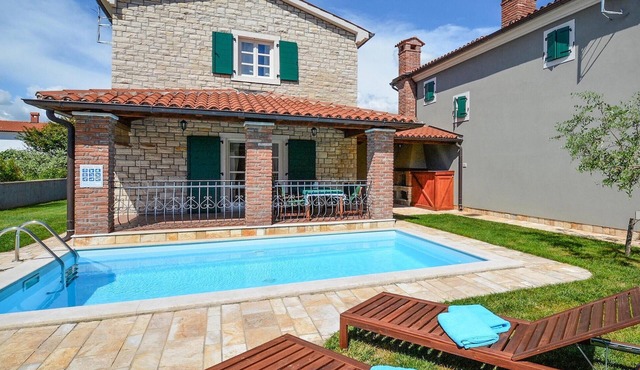 Beautiful home in Porec