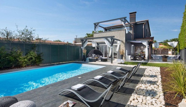 Beautiful home in Porec