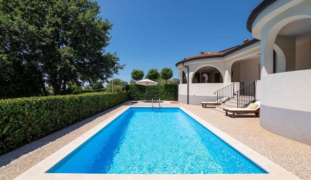 Beautiful home in Porec with WiFi