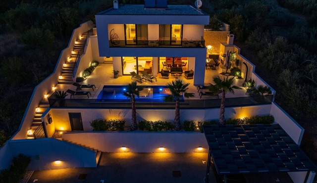 Beautiful home in Posedarje with WiFi