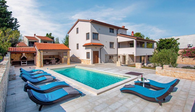 Beautiful home in Premantura