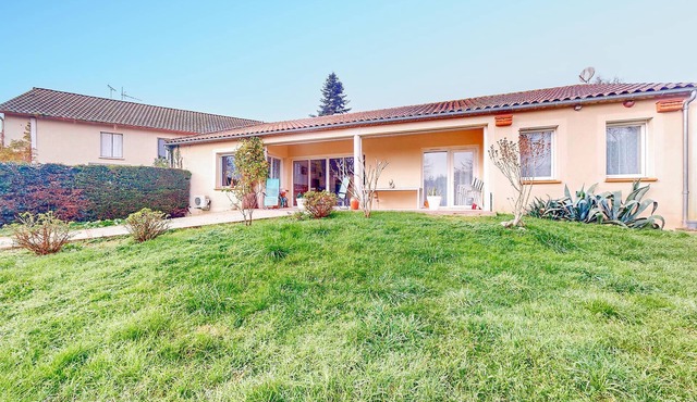 Beautiful home in Prayssac with WiFi