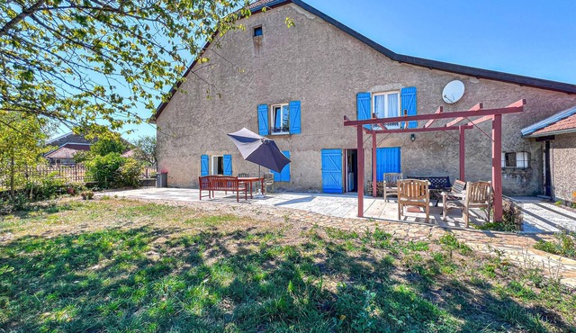 Beautiful home in Pressigny with WiFi