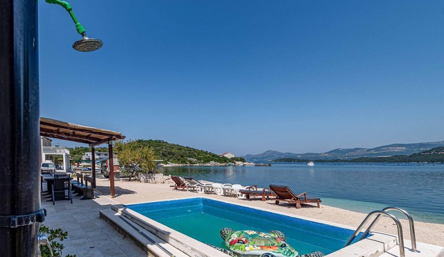 Beautiful home in Putnikovic with WiFi