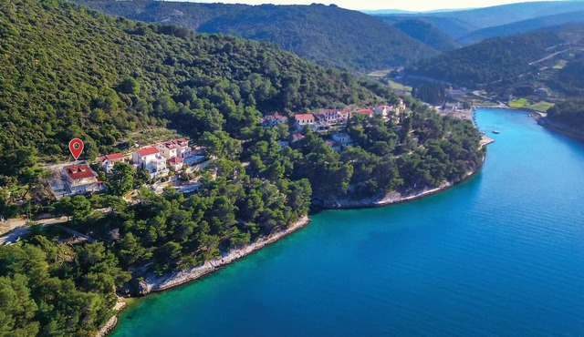 Beautiful home in Pucisca