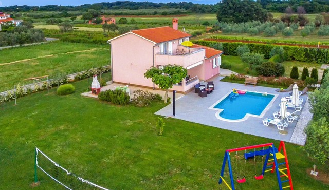 Beautiful home in Pula
