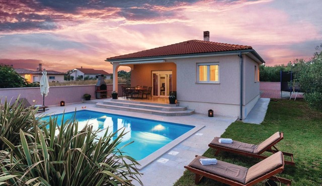 Beautiful home in Pula