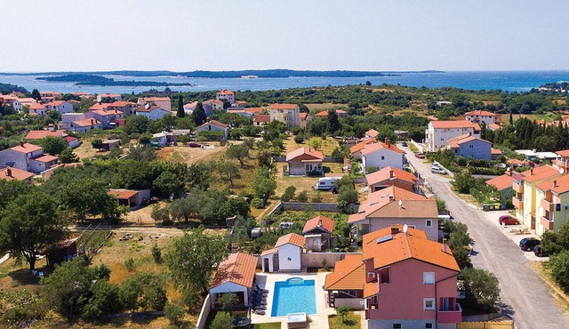 Beautiful home in Pula