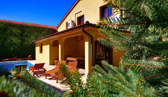Beautiful home in Pula
