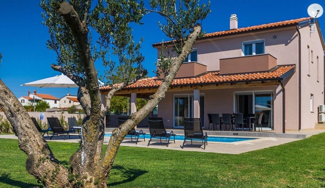 Beautiful home in Pula