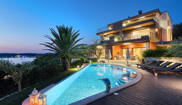 Beautiful home in Pula