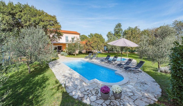Beautiful home in Pula