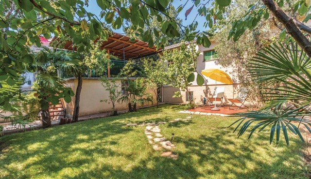 Beautiful home in Pula with WiFi