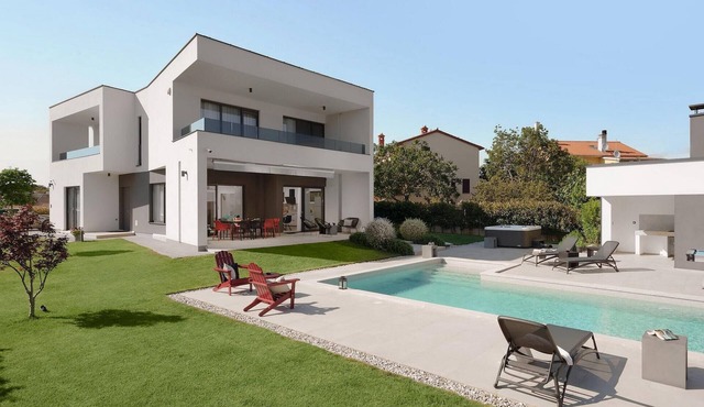 Beautiful home in Pula with sauna
