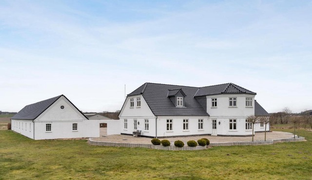 Beautiful Home In Rødding With Wifi