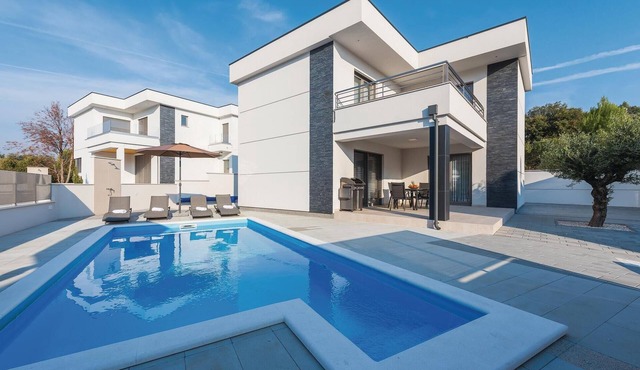 Beautiful home in Razanj