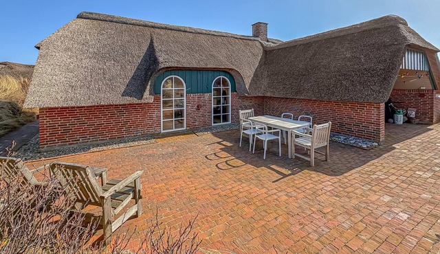 Beautiful home in Ringkøbing with WiFi