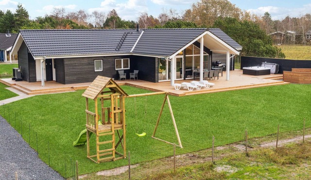 Beautiful home in Rødby with kitchen