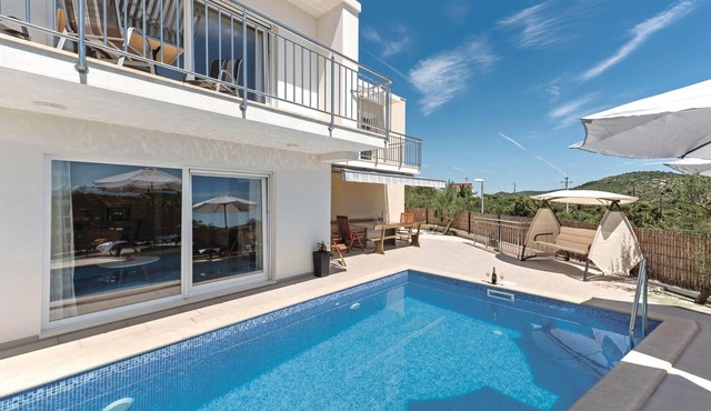 Beautiful home in Rogoznica
