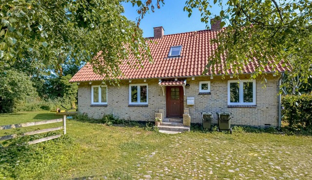 Beautiful home in Rønde with kitchen