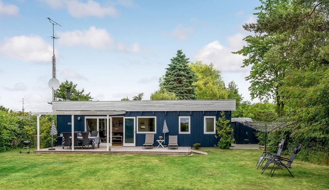 Beautiful home in Rønne with WiFi