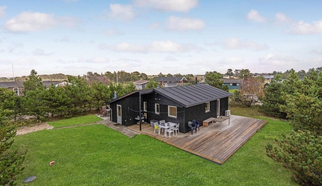 Beautiful home in Sæby with WiFi