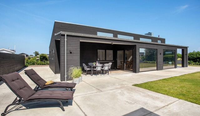 Beautiful home in Sæby with harbor view