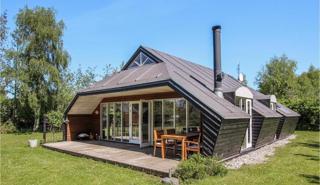 Beautiful Home In Samsø With Wifi