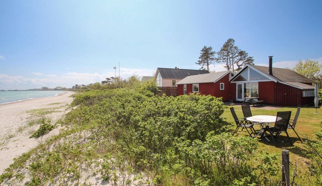 Beautiful home in Samsø with kitchen